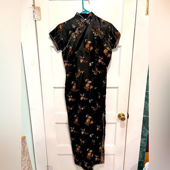 Dresses & Skirts - Elegant Black Floral Cheongsam Dress